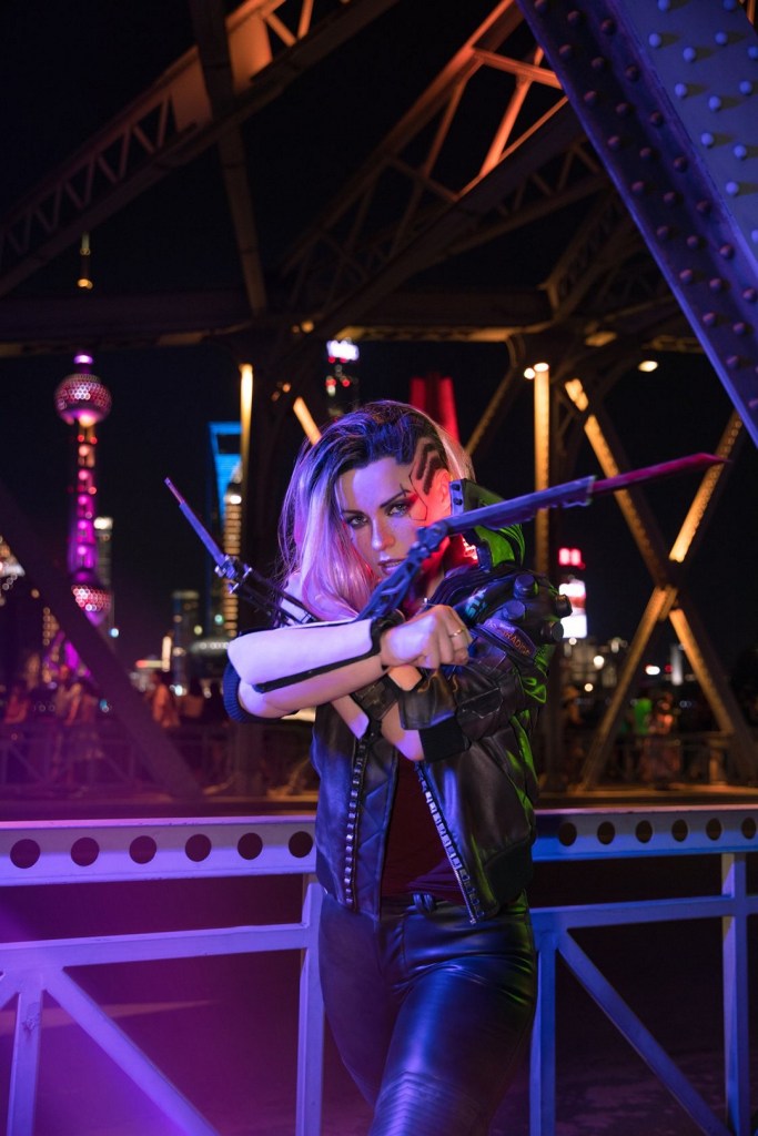 Cyberpunk 2077 - V (Female) Cosplay - full body character photo