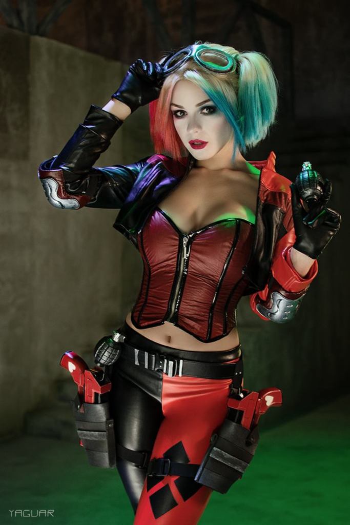 Injustice 2 - Harley Quinn (Harleen Frances Quinzel) Cosplay - authentic view
