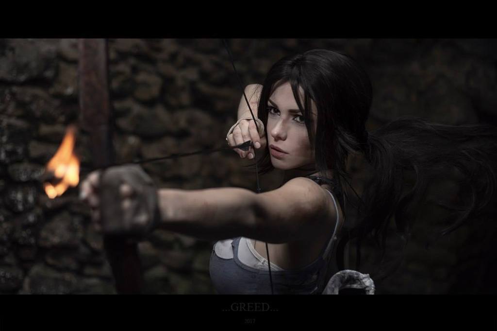 Tomb Raider - Lara Croft Cosplay - full body portrait