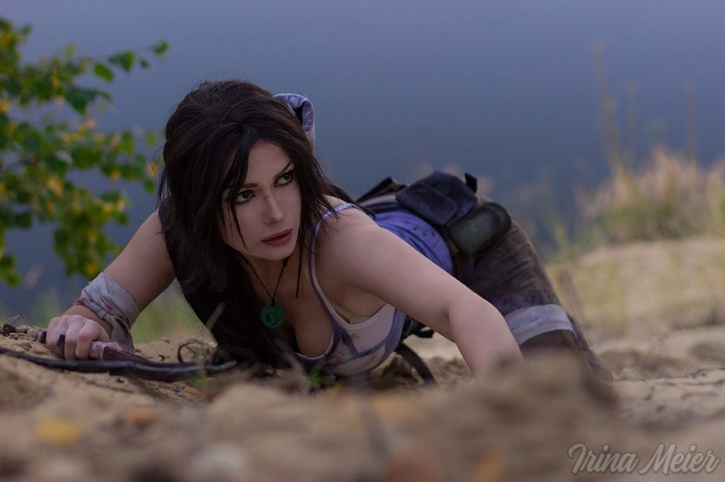 Tomb Raider - Lara Croft Cosplay - full length photo