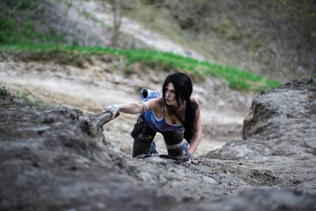 Tomb Raider - Lara Croft Cosplay - full length photo
