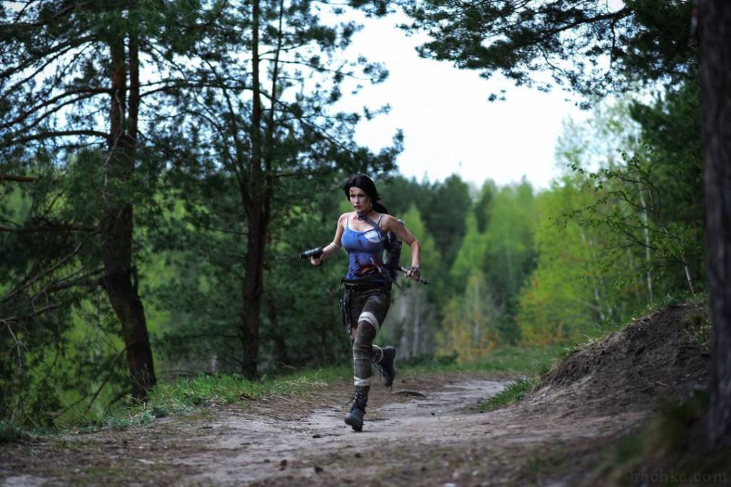 Tomb Raider - Lara Croft Cosplay - full length character portrait