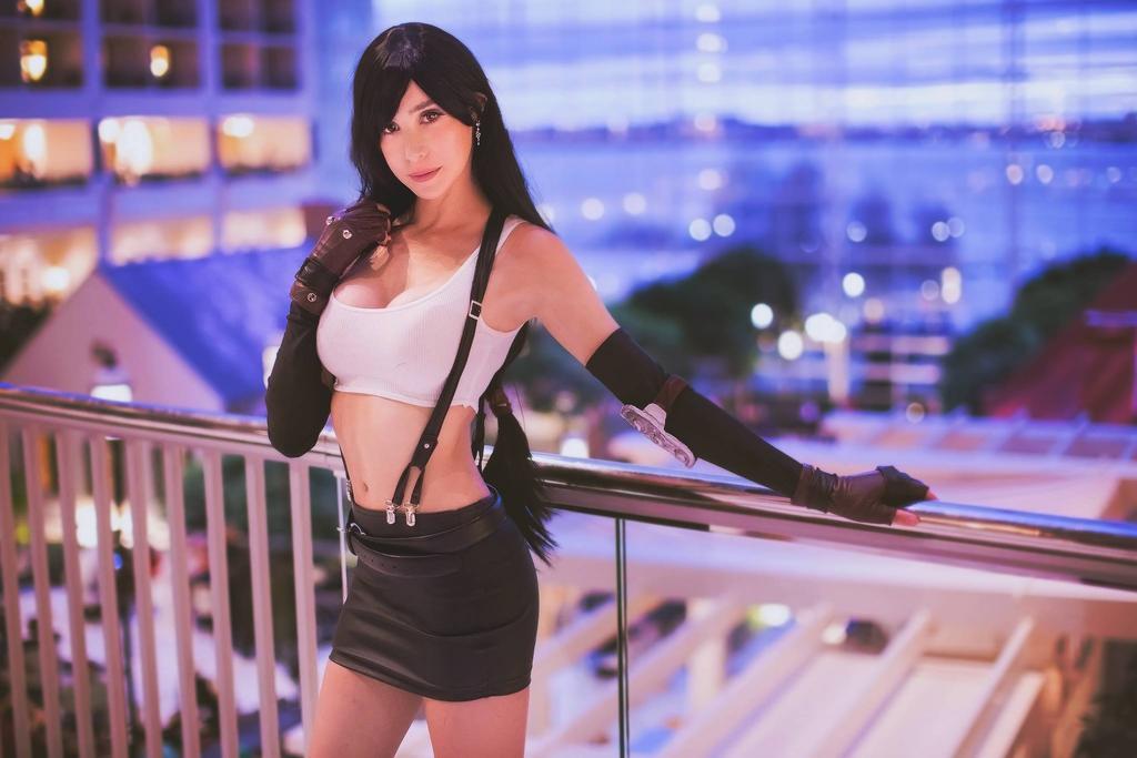 Final Fantasy 7 - Tifa Lockhart Cosplay - artistic framing portrait Final Fantasy 7 - Tifa Lockhart Cosplay - artistic framing portrait