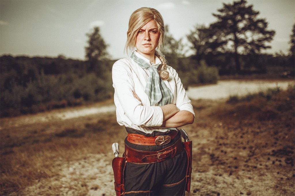 Red Dead Redemption 2 - Sadie Adler Cosplay - full length photo