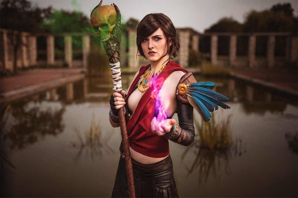 Dragon Age - Inquisition - Morrigan Cosplay - expressive portrait