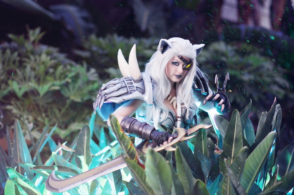 League of Legends - Rengar (Female) Cosplay - light aesthetic League of Legends - Rengar (Female) Cosplay - light aesthetic