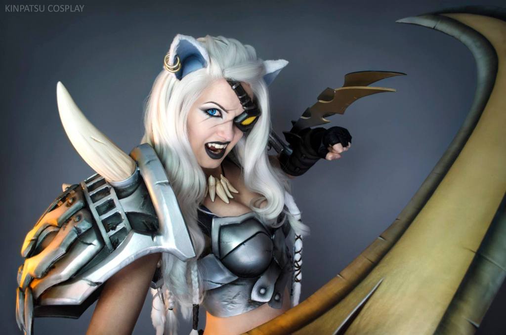 League of Legends - Rengar (Female) Cosplay - soft focus shot League of Legends - Rengar (Female) Cosplay - soft focus shot