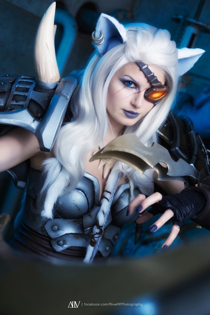 League of Legends - Rengar (Female) Cosplay - authentic view League of Legends - Rengar (Female) Cosplay - authentic view