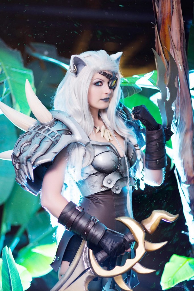 League of Legends - Rengar (Female) Cosplay - artistic framing League of Legends - Rengar (Female) Cosplay - artistic framing