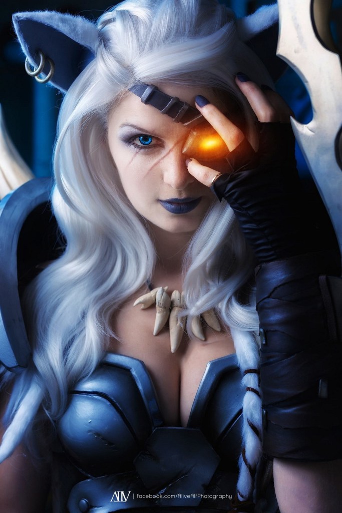 League of Legends - Rengar (Female) Cosplay - inspired capture League of Legends - Rengar (Female) Cosplay - inspired capture