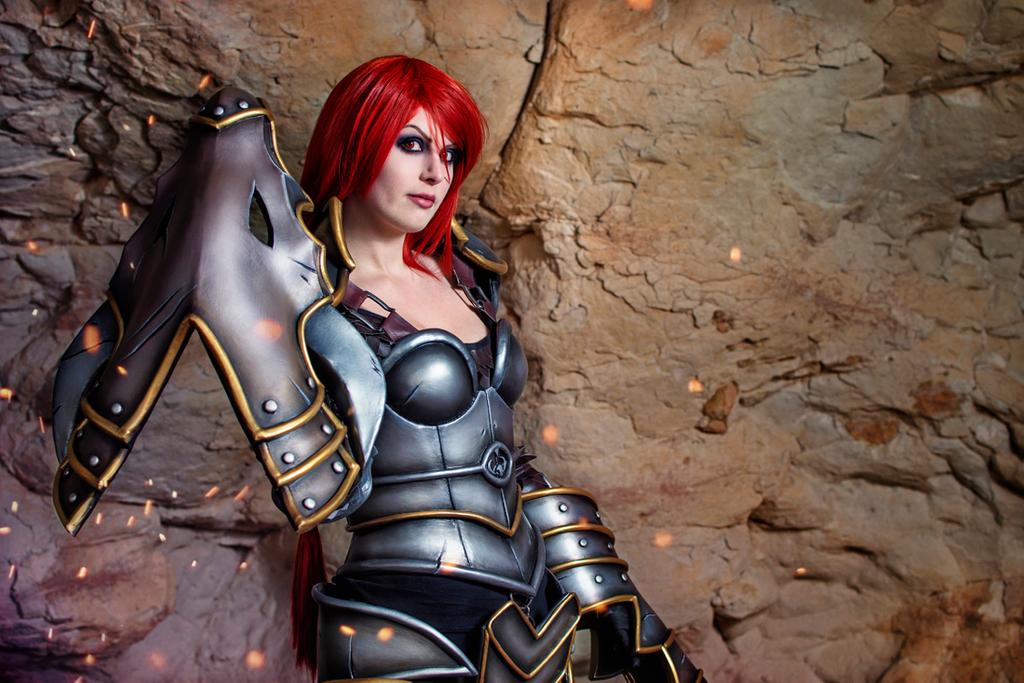 League of Legends - Shyvana (Ironscale) Cosplay - full body port. League of Legends - Shyvana (Ironscale) Cosplay - full body port.