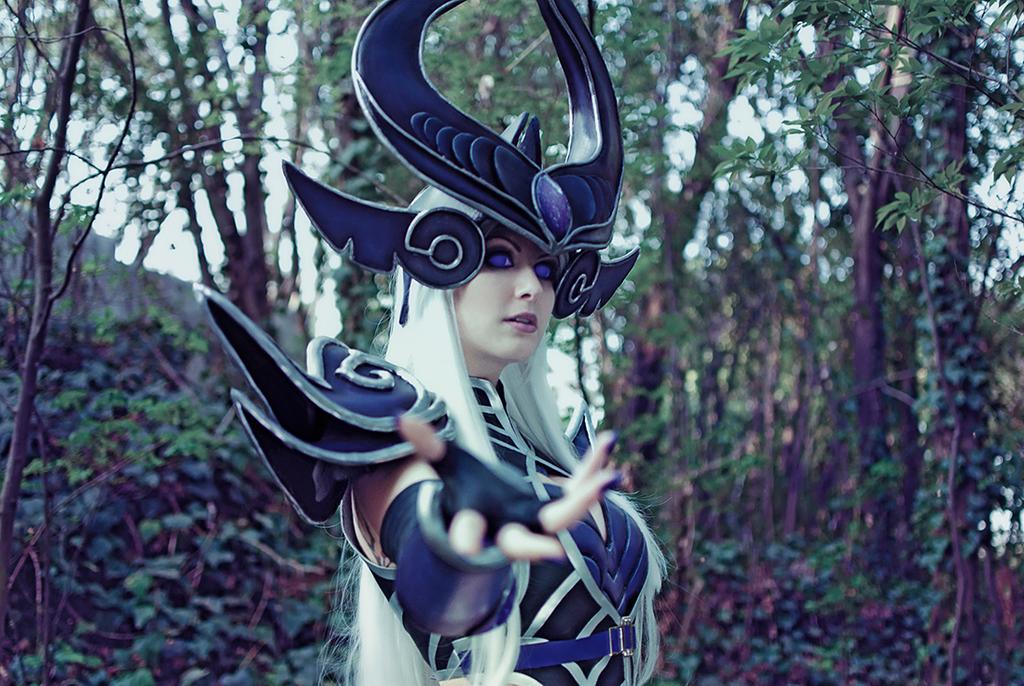 League of Legends - Syndra Cosplay - full length character portrait
