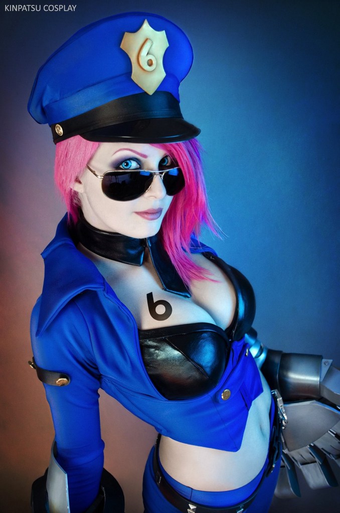 2020 04 14 league of legends e28093 vi officer cosplay 2