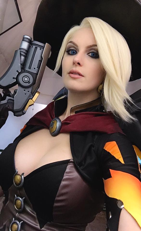 2020 04 14 overwatch e28093 mercy witch cosplay 5