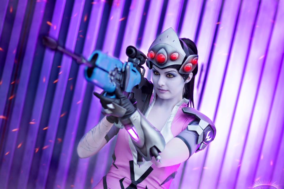 Overwatch - Widowmaker Cosplay - soft focus costume shot