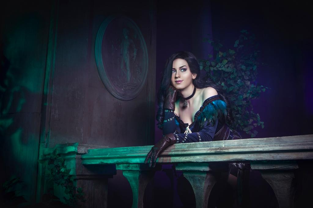 The Witcher 3 - Wild Hunt - Yennefer of Vengerberg (Alternative) Cosplay - full length photo