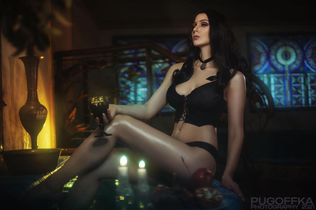 The Witcher 3 - Wild Hunt - Yennefer of Vengerberg (Lingerie) Cosplay character costume portrait