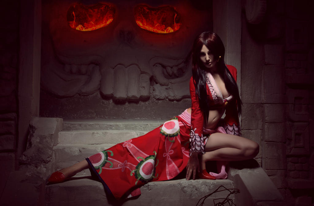 One Piece - Boa Hancock (Pirate Empress) Cosplay - inspired capture