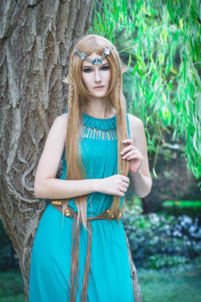 Elf Original Vision Cosplay - full length character portrait Elf Original Vision Cosplay - full length character portrait