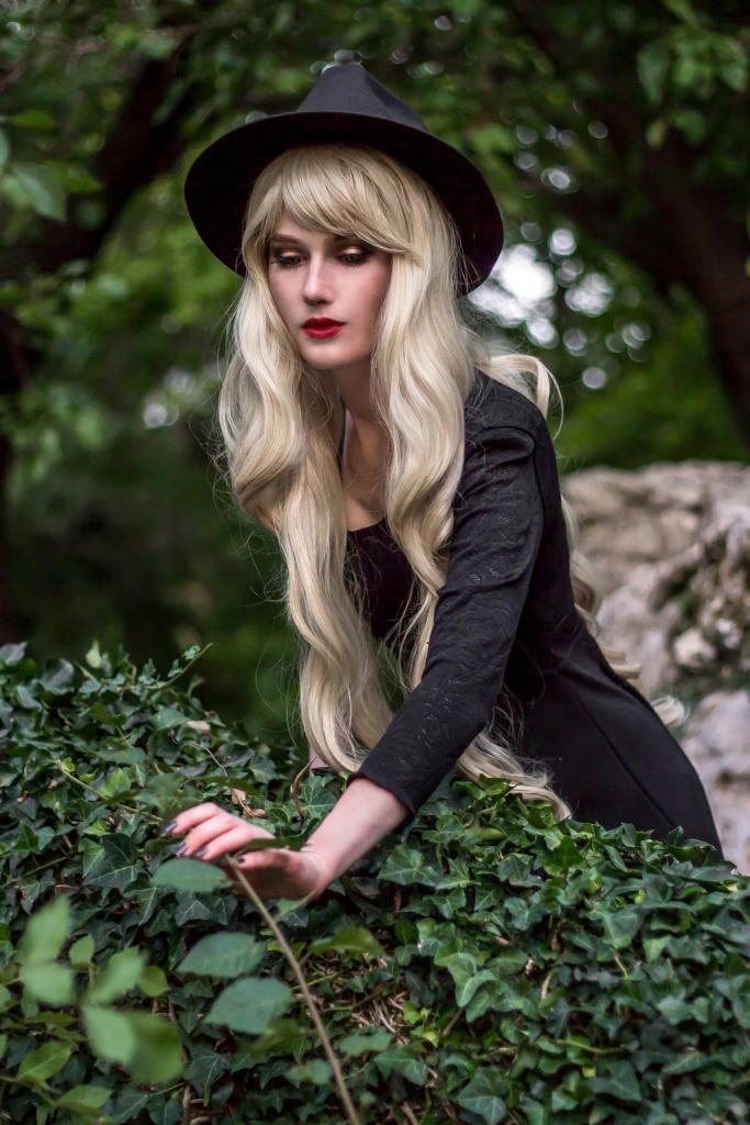 Modern Witchery Cycle Original Vision Cosplay - full length port.