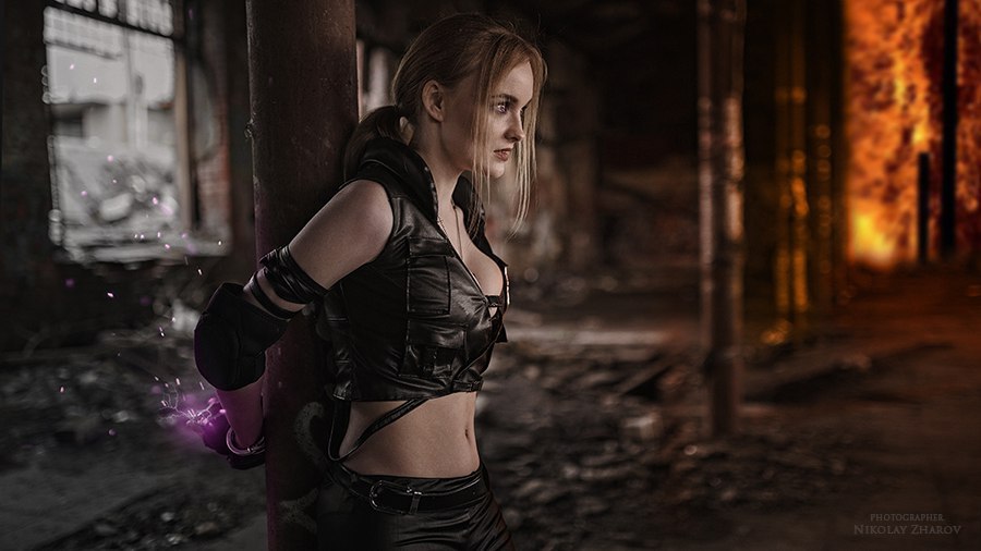 Mortal Kombat 9 - Sonya Blade Cosplay - full length character portrait
