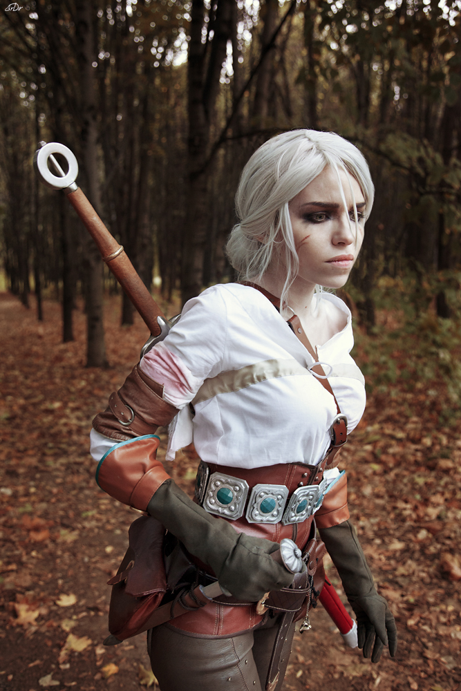 The Witcher 3 - Wild Hunt - Ciri (Cirilla Fiona Elen Riannon) Cosplay - full length photo