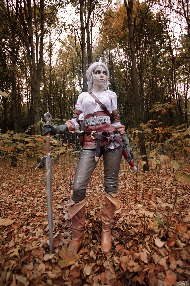 The Witcher 3 - Wild Hunt - Ciri (Cirilla Fiona Elen Riannon) Cosplay - full body port.