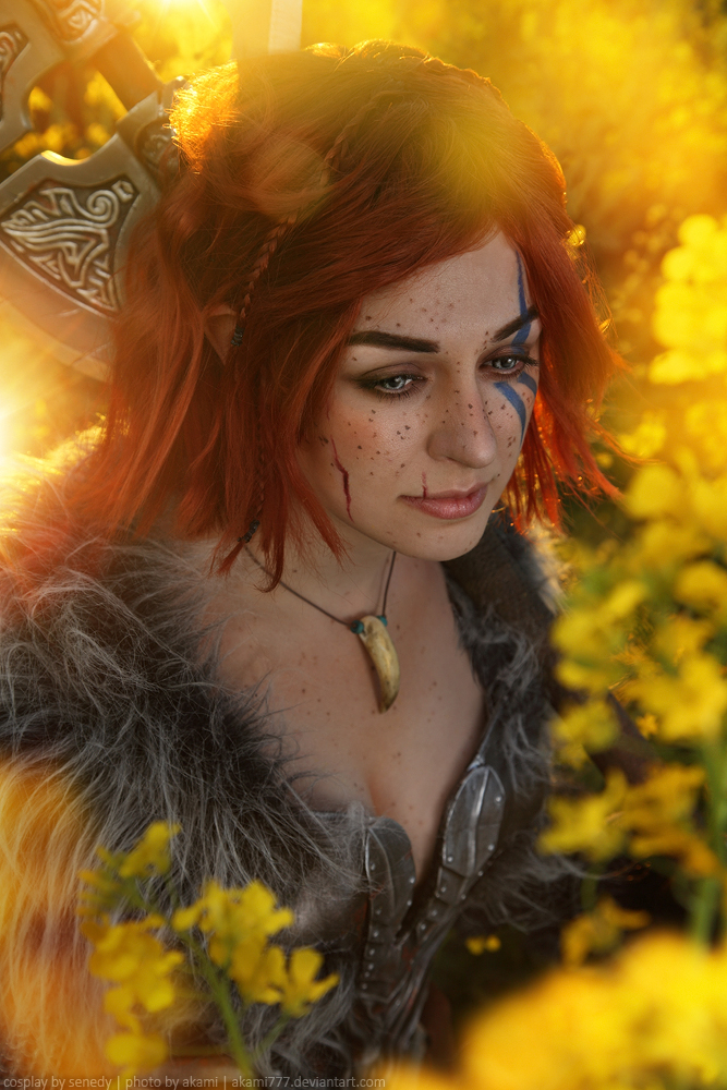 The Elder Scrolls 5 - Skyrim - Laat Dovahkiin (Saviors Hide) &amp; (Hrothmunds Axe) Cosplay - recreation