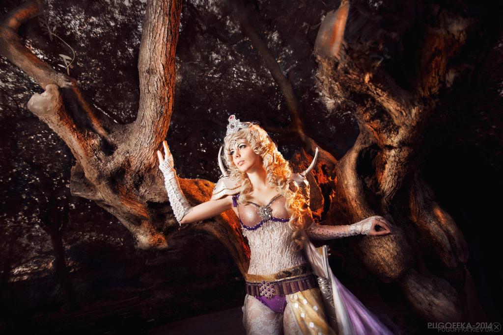 Final Fantasy 4 - Rosa Joanna Farrell Cosplay - soft focus shot Final Fantasy 4 - Rosa Joanna Farrell Cosplay - soft focus shot