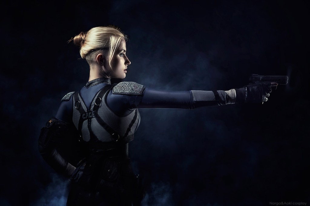 Mortal Kombat 10 - Cassie Cage Cosplay - soft focus costume shot