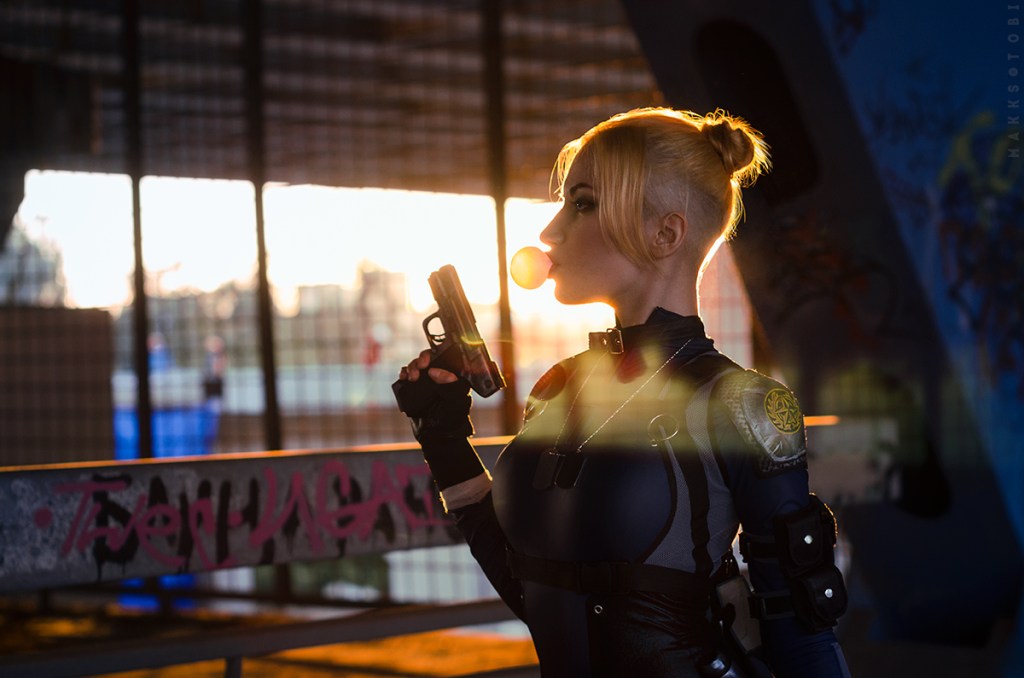 Mortal Kombat 10 - Cassie Cage Cosplay - light aesthetic photography