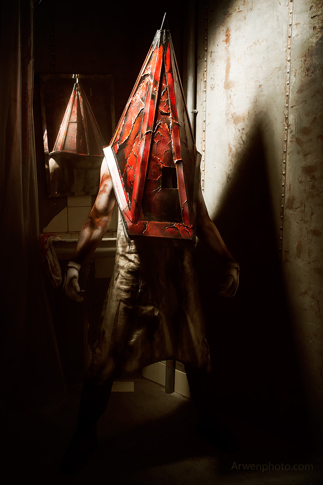Silent Hill 2 - Pyramid Head Cosplay - professional cosplay study Silent Hill 2 - Pyramid Head Cosplay - professional cosplay study
