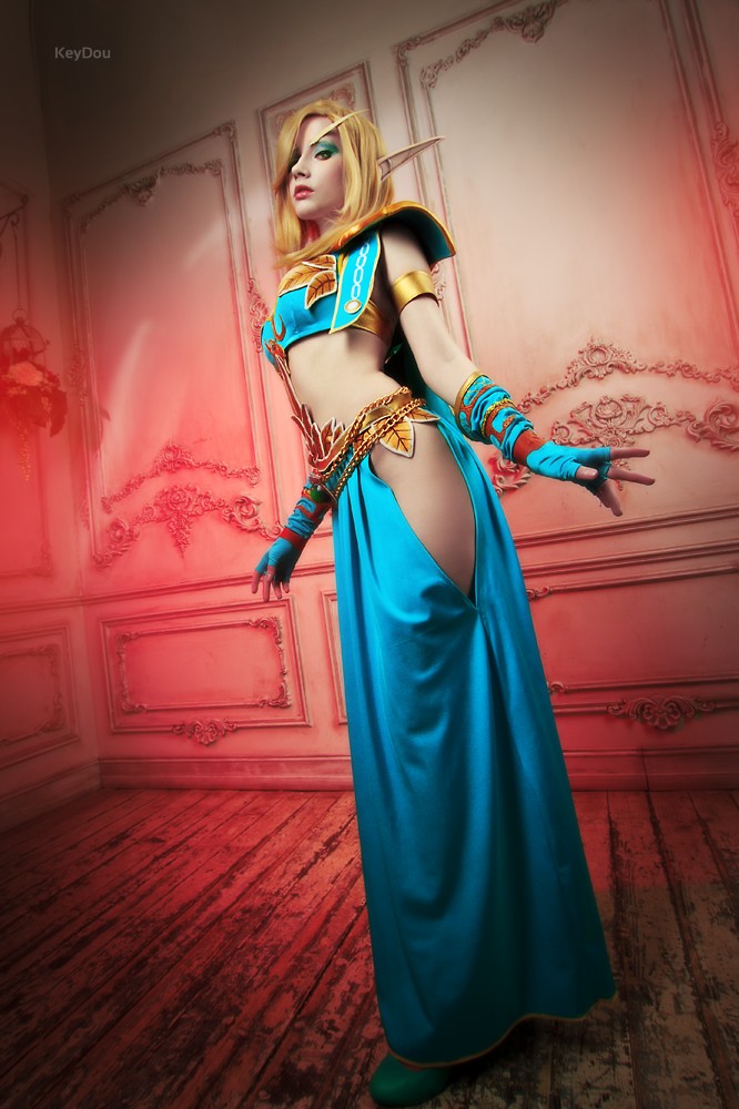 World of Warcraft - The Burning Crusade - Blood Elf (Mage) Cosplay - artistic framing