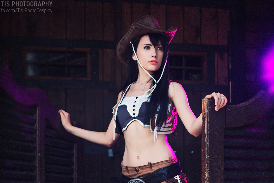 Crisis Core - Final Fantasy 7 - Tifa Lockhart Cosplay - nuanced study