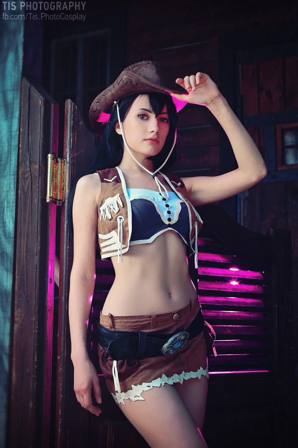 Crisis Core - Final Fantasy 7 - Tifa Lockhart Cosplay - inspired capture