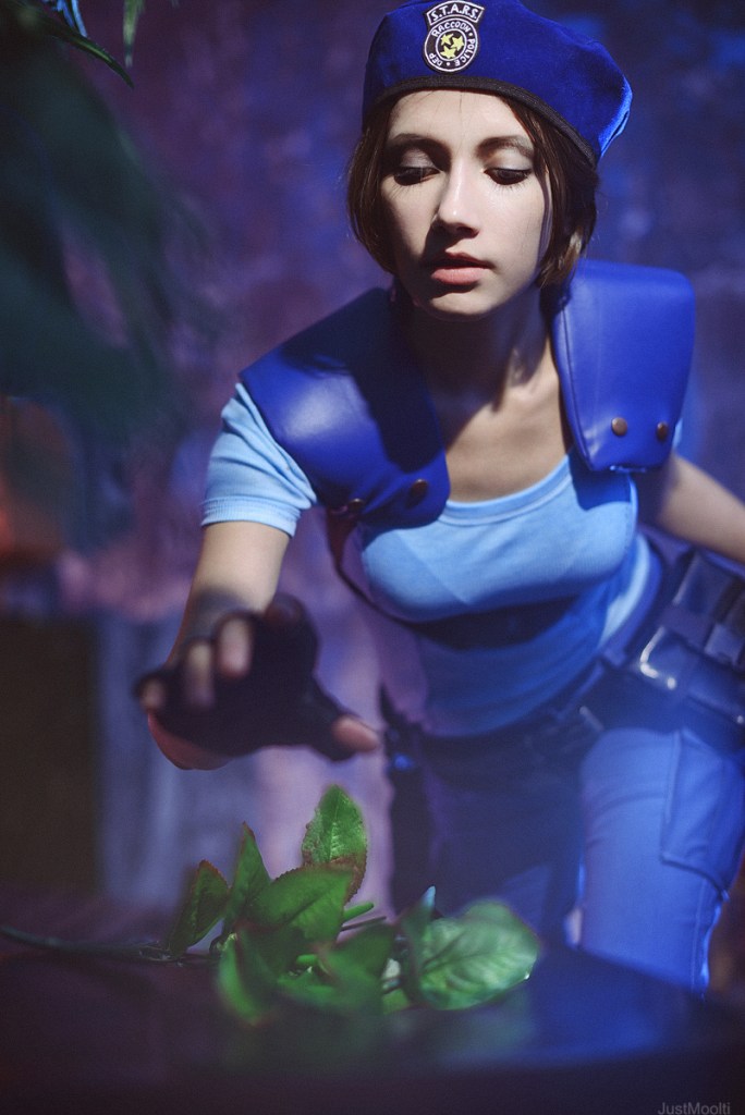 Resident Evil - Jill Valentine Cosplay - full length photo