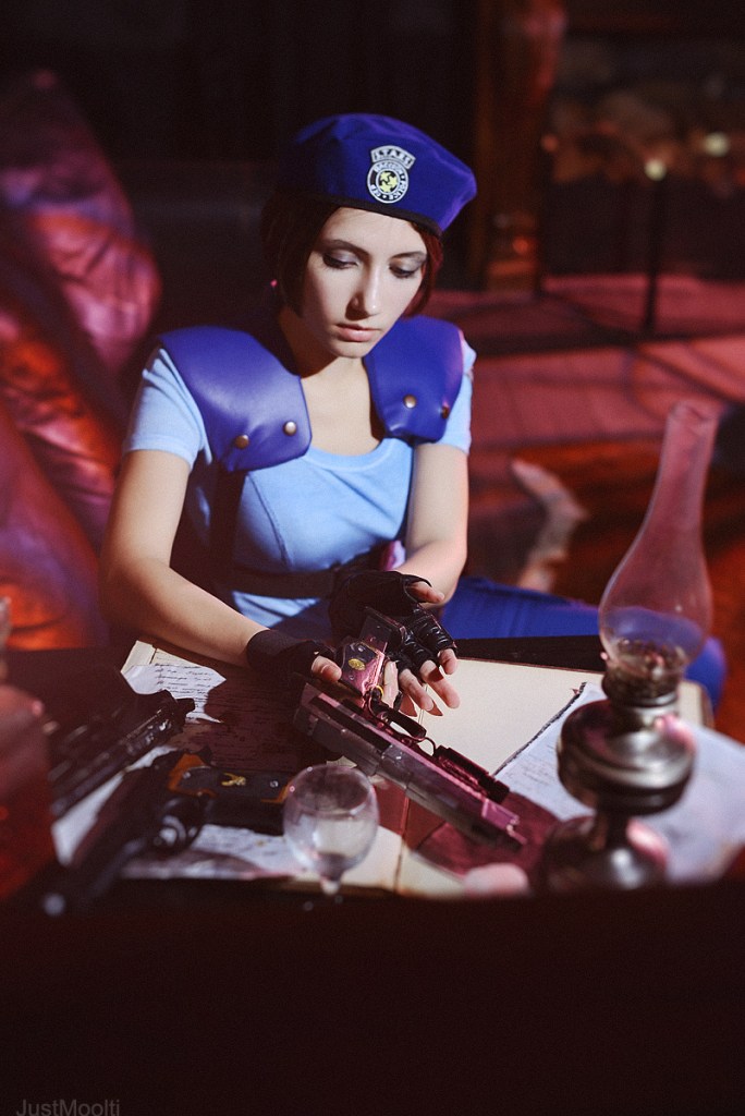 Resident Evil - Jill Valentine Cosplay - full body character photo