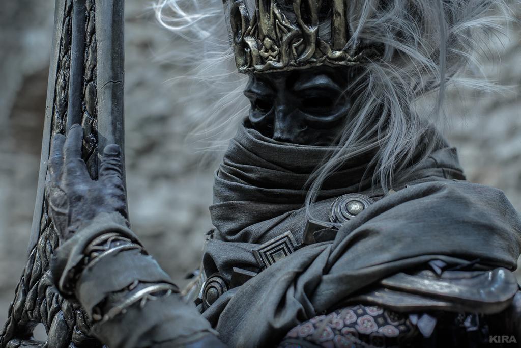 Dark Souls 3 - Nameless King Cosplay - full body character photo