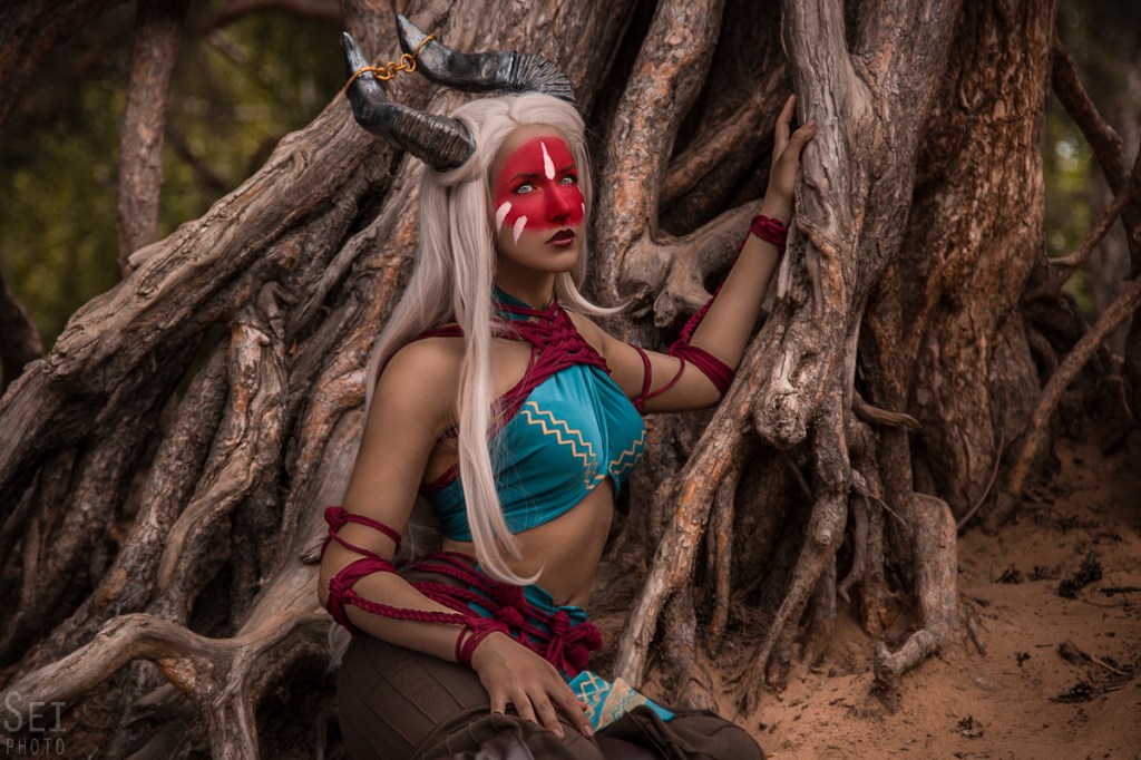Dragon Age - Inquisition - Qunari Inquisitor (Female) Cosplay - inspired capture