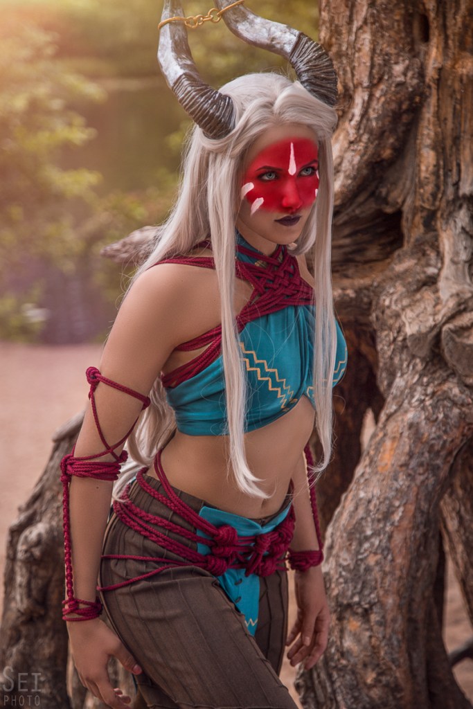Dragon Age - Inquisition - Qunari Inquisitor (Female) Cosplay - authentic view
