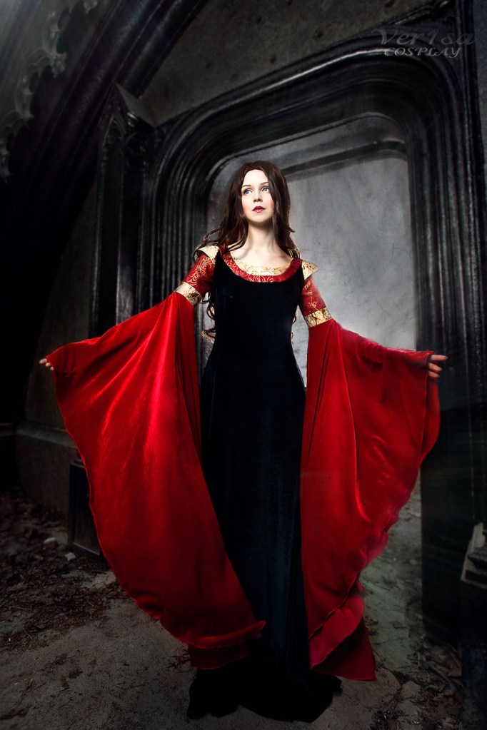 Lord of the Rings - Arwen Cosplay - full length character portrait