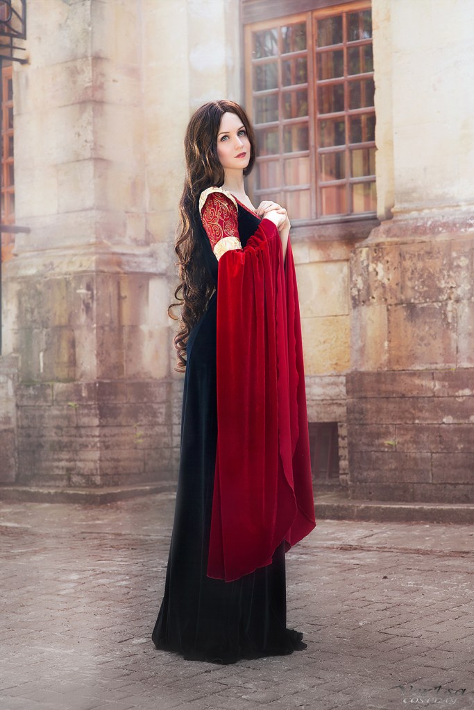 Lord of the Rings - Arwen Cosplay - professional cosplay study