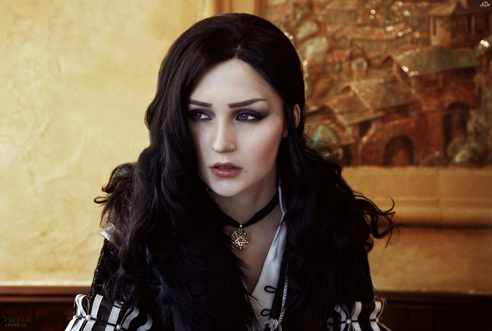 The Witcher 3 - Wild Hunt - Yennefer of Vengerberg Cosplay - full body port.