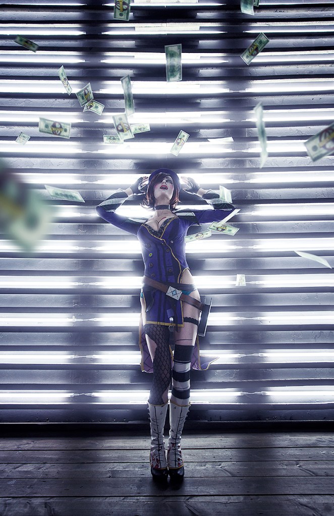 Borderlands 2 - Mad Moxxi Cosplay - delicate character portrait Borderlands 2 - Mad Moxxi Cosplay - delicate character portrait
