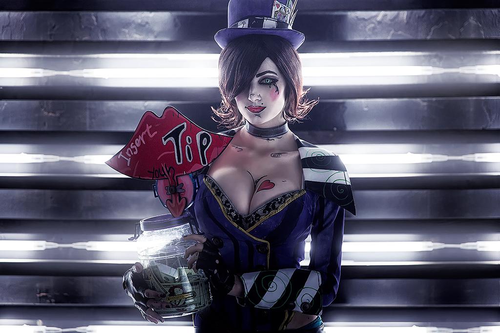 Borderlands 2 - Mad Moxxi Cosplay - expressive character portrait Borderlands 2 - Mad Moxxi Cosplay - expressive character portrait