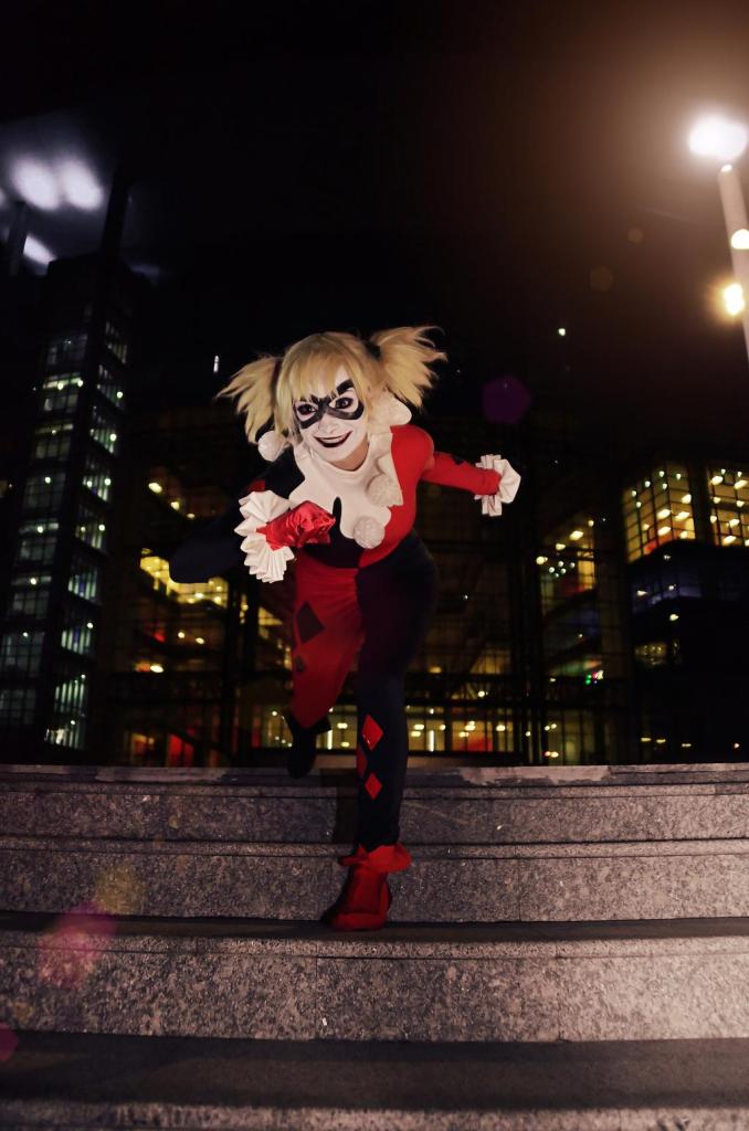 Batman - Harley Quinn Cosplay - full body portrait Batman - Harley Quinn Cosplay - full body portrait