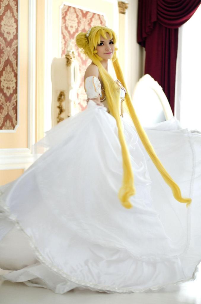 Sailor Moon - Princess Serenity (Crystal) Cosplay - gentle showcase