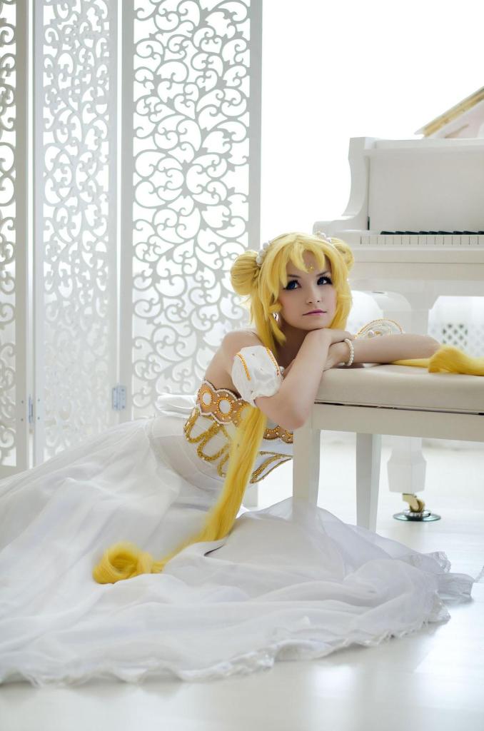 Sailor Moon - Princess Serenity (Crystal) Cosplay - soft focus shot