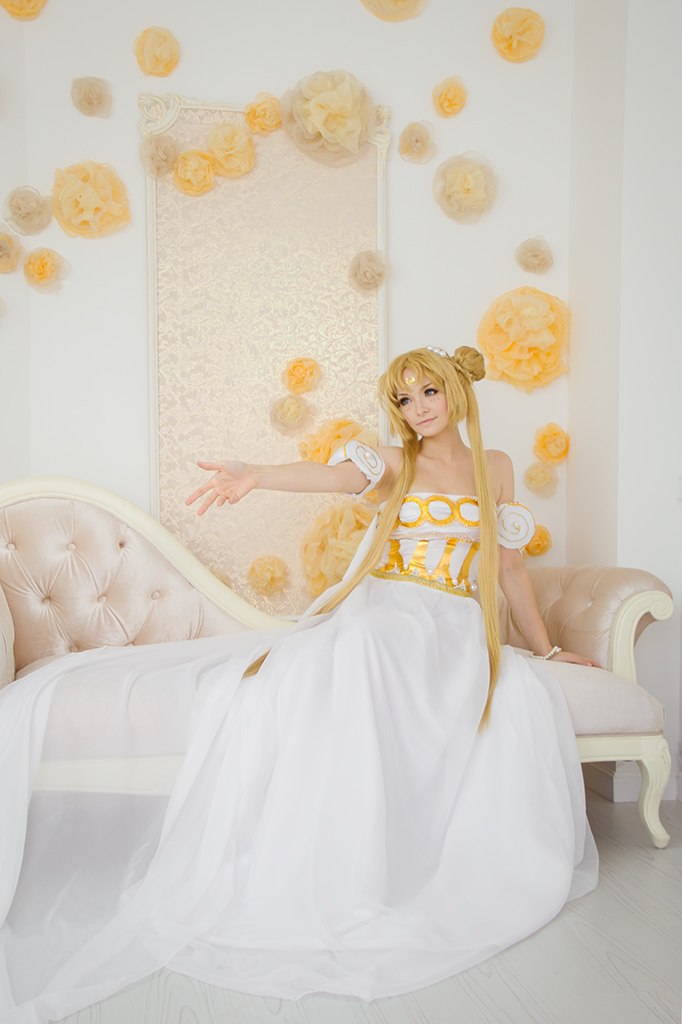 Sailor Moon - Princess Serenity (Crystal) Cosplay - nuanced study