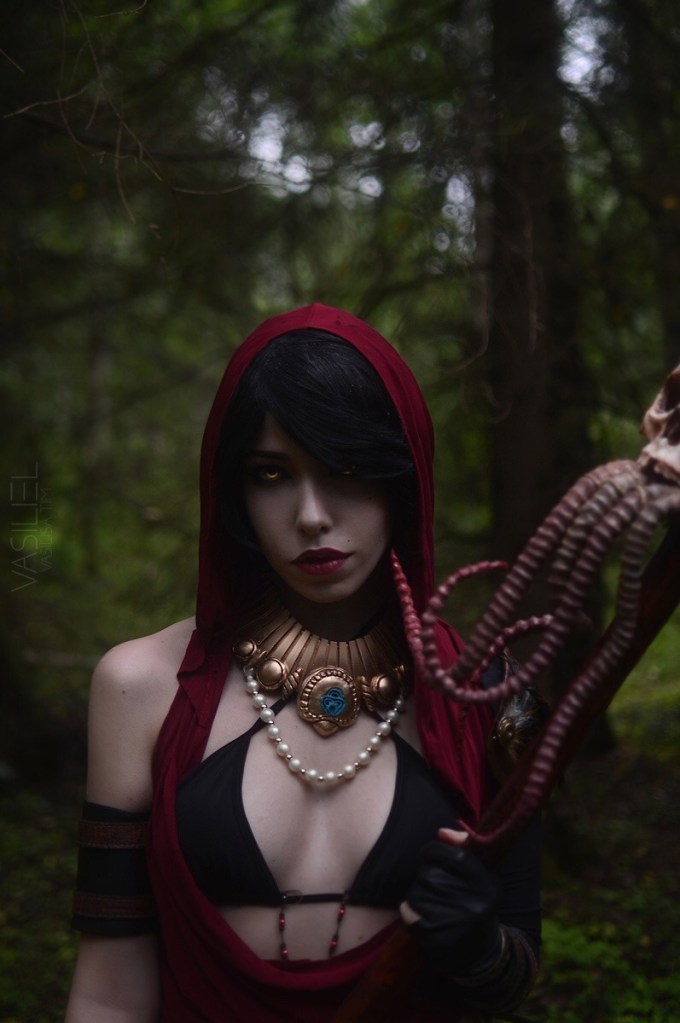 Dragon Age - Origins - Morrigan Cosplay - focused costume photography